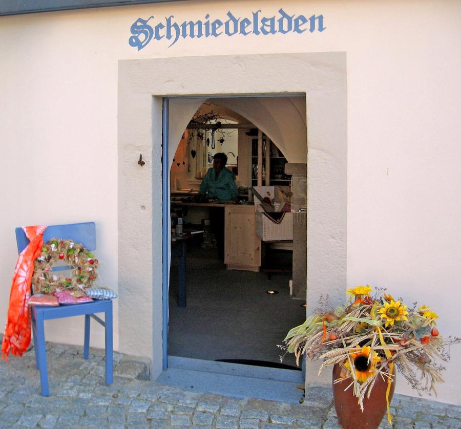 Eingang in den Schmiedeladen Alte Schmiede Rammenau