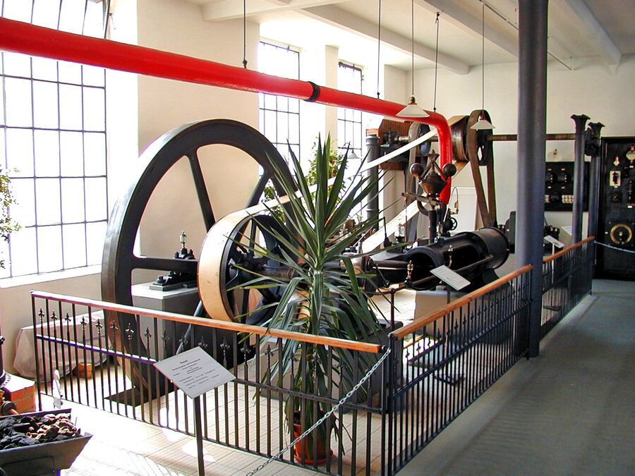 Einzylinder-Dampfmaschine aus dem Jahr 1896 im Technischen Museum der Bandweberei Großröhrsdorf © Stadt Großröhrsdorf